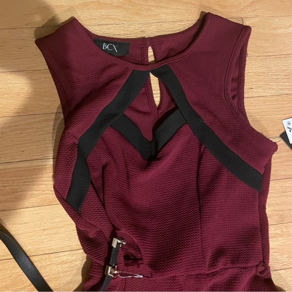 Dress maroon with black detail and belt NWT - Picture 2 of 4